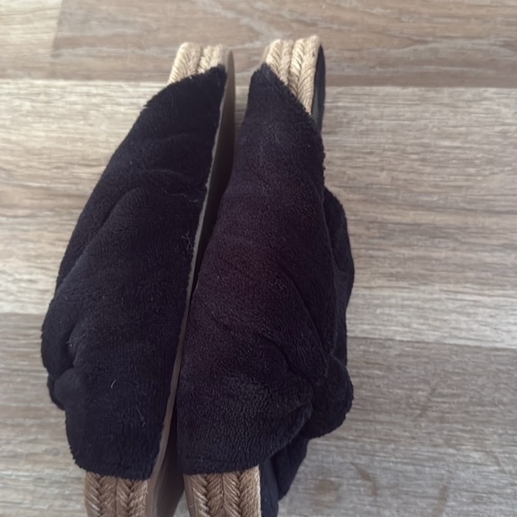 Mara & Mine Sandals - Picture 4 of 8